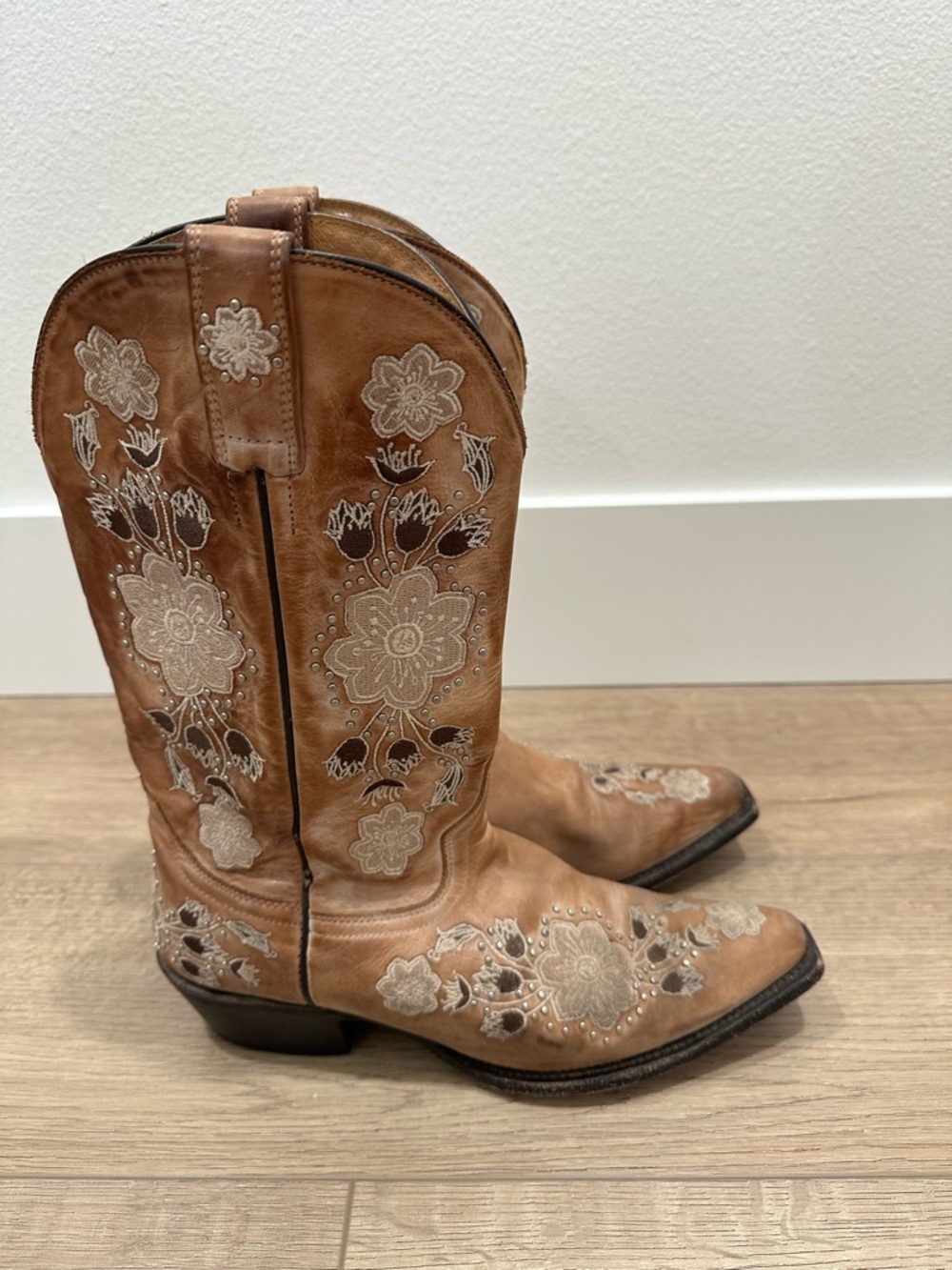 Shyanne Women’s Embroidery floral Tan Leather Western Cowboy Cowgirl Boots 8